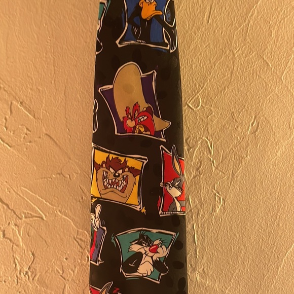 Looney toons Tie. - Picture 3 of 6